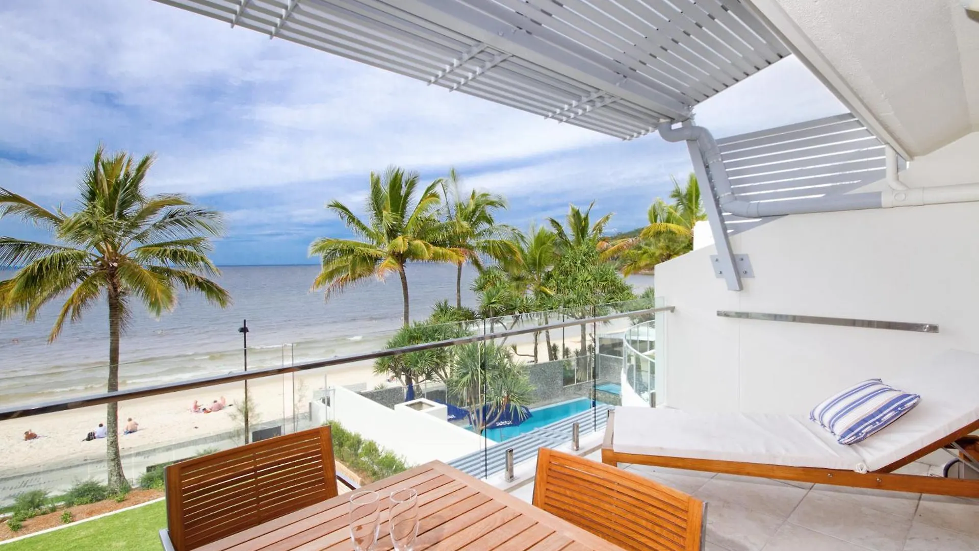 Holiday home Fairshore 38 Beachfront Balcony