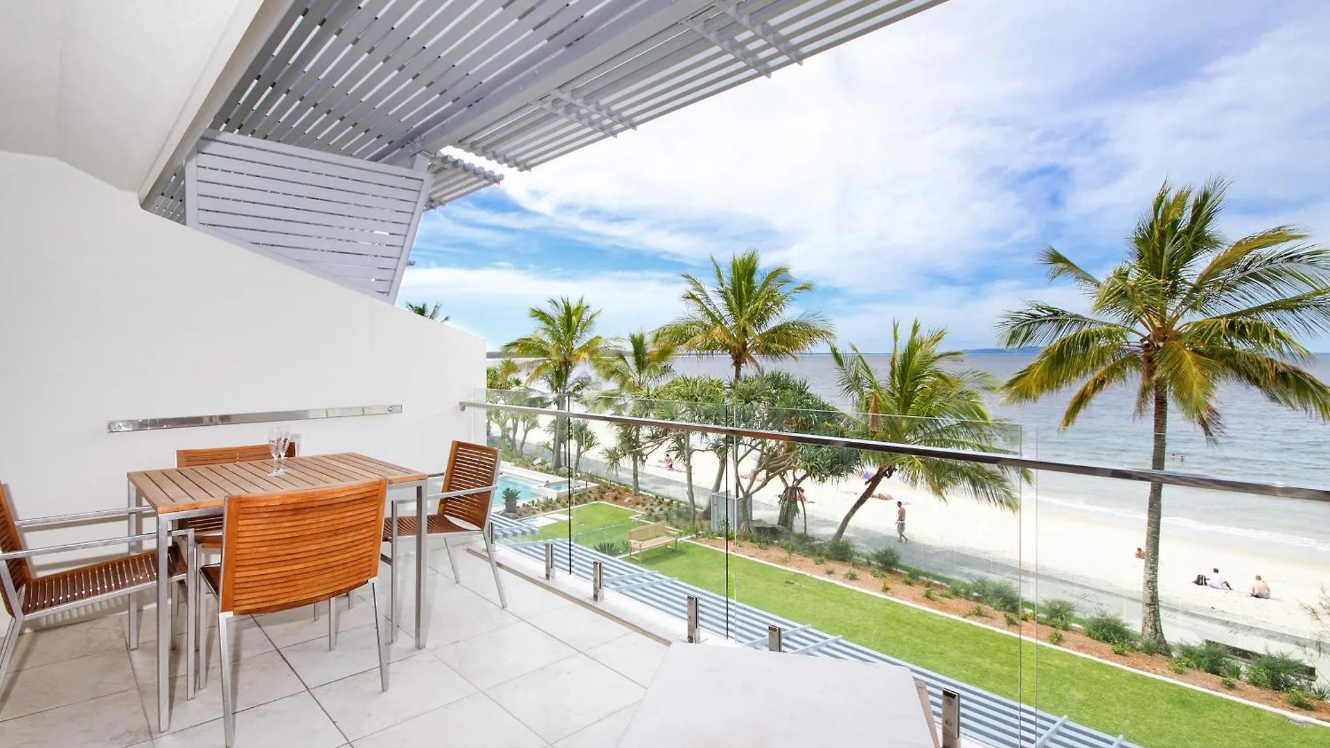 Fairshore 38 Beachfront Balcony